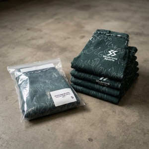 Pantalones cortos de mezclilla para hombre personalizados, negros, con bordado de llamas, transpirables, de lavado claro, de cintura media, con patchwork, de pierna ancha, estilo streetwear y bajo sin rematar - Product Image 6