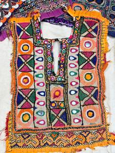 Lote de 50 Piezas de Apliques Bordados Tradicionales Banjara para Cuello de Camisa, Parches para Coser - Product Image 4