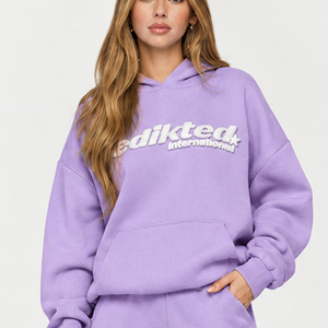 Ensemble sweat à capuche et short personnalisé pour femme, en polyester et coton, style décontracté, deux pièces, streetwear avec impression en relief pour personnalisation - Product Image 3