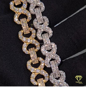 Pulsera de lujo con diamantes cultivados en laboratorio, redondos y en forma de baguette, con acabado en oro y plata. - Product Image 2