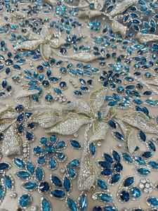 Tissu en dentelle perlée à la main de qualité supérieure pour robes de mariée ou voiles de mariée disponible au prix d'exportation - Product Image 4