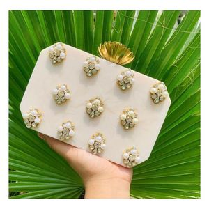 Pochette de soirée en résine design pour fêtes à domicile et mariages, faite à la main, couleur vert foncé - Product Image 6