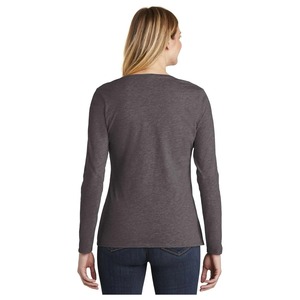 T-shirt personnalisé pour femme à manches longues et col en V, en coton doux, décontracté, basique, léger, tendance, fabricant OEM ODM - Product Image 6