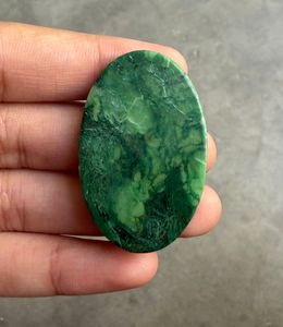 Cabujón de Jade Verde Natural, Corte Triangular, Pulido, Gema Suelta para Joyería - Product Image 2