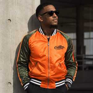 Chaqueta Bomber Naranja Personalizada para Hombre con Logotipo Bordado en la Parte Delantera, Estilo Casual Urbano, Ropa de Invierno, Forro de Satén de Poliéster, Tipo Pullover - Product Image 1