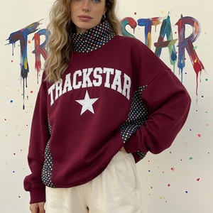 เสื้อสเวตเชิ้ตคอเต่าสีน้ำเงินกรมท่าขนาดใหญ่สำหรับผู้หญิง ตกแต่งด้วยลายกราฟิกดาว Trackstar และแถบข้างลายจุดหลากสีสัน ให้ความรู้สึกสบาย - Product Image 3