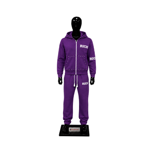 Ensemble de survêtement violet pour homme avec sweat à capuche zippé entièrement clouté et pantalon de jogging, logo personnalisé, streetwear, tenue décontractée et sportive, vente en gros, collection automne - Product Image 1