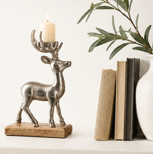 Portavelas de Aluminio Plateado Hecho a Mano con Base de Madera Moderna, Centro de Mesa Festivo Navideño, Decoración para el Hogar Ecológica - Product Image 3