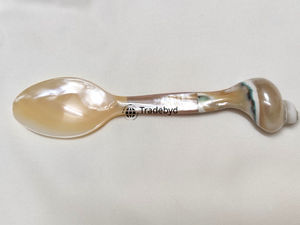 Cuillère artisanale en nacre, élégante, faite à la main, pour servir, par Tradebyd - Product Image 4