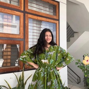 Robe Kimono en Coton Vert Imprimé à la Main Style Jungle, Vêtement de Détente Bohème, Chic et Décontracté, Séchage Rapide, Col en V, Longueur Complète, Idéale Été et Printemps - Product Image 5