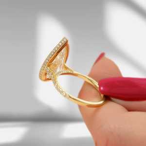 Bague solitaire en or massif 18 carats avec diamant en forme de poire de 3,01 carats cultivé en laboratoire, halo caché, cadeau raffiné pour femme, surprise de mariage - Product Image 2