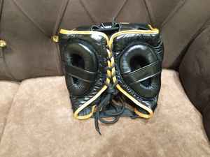 Protector de Cabeza para Boxeo, Hecho de Cuero Vacuno Genuino, Logotipo Negro y Dorado, Hebilla Ajustable, Cierre con Cordones, Unisex, Protección de Seguridad - Product Image 6