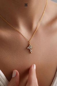 สร้อยคอทอง14K จี้เพชรบาแกตต์หรูหราเครื่องประดับที่เรียบง่าย - Product Image 6