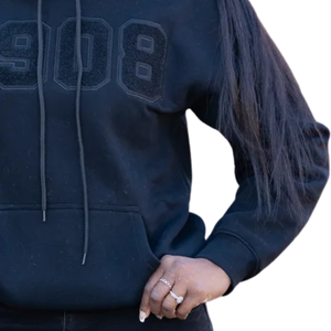 Sweat à capuche unisexe All Black 1908 avec broderie chenille lettres grecques, pull premium streetwear confortable - Product Image 6