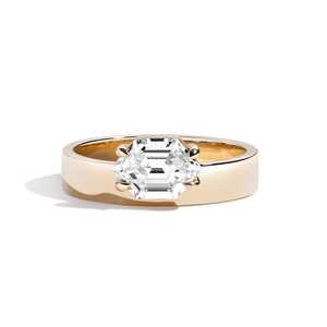 Bague de fiançailles en diamant de laboratoire hexagonal allongé 1 carat, or massif 14K/18K, sertie à griffes, bande de promesse de 4 mm de large, certifiée IGI VS+ - Product Image 1