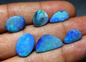 Opale doublette naturelle authentique d'Australie, pierre calibrée, opale bleue feu, doublette cabochon pour la fabrication de bijoux, vente en gros - Product Image 2