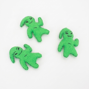 Decoraciones de Halloween de Fantasmas de Fieltro de Lana Verde Hechas a Mano para Uso en Interiores, Set de Regalo de Manualidades para Niños de Felt & Yarn - Product Image 1
