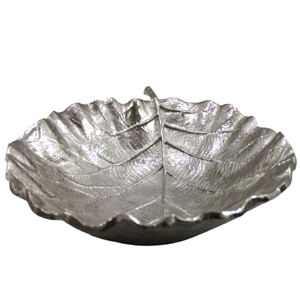 Plato ovalado clásico de aluminio fundido con forma de hoja para servir en la cocina y la mesa, brillante, niquelado, hecho a mano. - Product Image 3