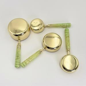 Tasses à mesurer en acier inoxydable au design classique avec poignée en résine, tasses à mesurer de haute qualité en or PVD à prix raisonnable - Product Image 5