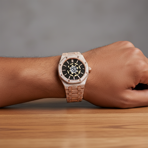 Reloj de Cuarzo RAMDUT IMPEX de Lujo en Oro Rosa con Incrustaciones de Diamantes, Números Romanos, Correa de Acero Inoxidable, Esfera de 41 mm y Cierre Oculto - Product Image 6