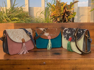 กระเป๋าสะพายคาดลำตัวหนังกลับหนังวัวสีสดใสทำจากหนังวัวสำหรับผู้หญิงกระเป๋าถือมีพู่แบบรีไซเคิลอย่างยั่งยืน - Product Image 3