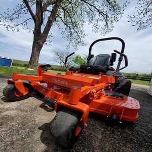 Découvrez la tondeuse à gazon commerciale Kubota Z726x à braquage zéro offrant des performances de moteur puissantes et exceptionnelles - Product Image 1