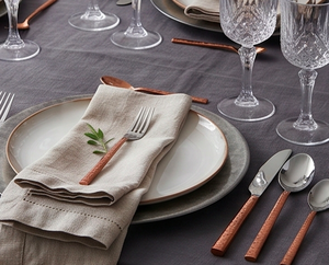 Ensemble de couverts modernes en acier inoxydable avec manches en cuivre, compatibles lave-vaisselle, pour la table de mariage, design élégant - Product Image 6