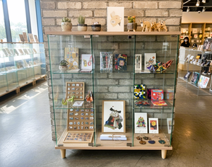 Vitrine d'angle moderne en verre TMG, gain de place, avec portes vitrées pour objets de collection et salon - Product Image 4