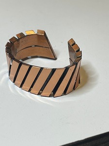 Brazalete de Cobre, Hecho a Mano por Artesanos Indios, Diseño Elegante y Moderno, Acabado Pulido para Uso Activo, Estilo Artístico - Product Image 1