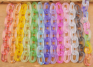 Cadena de Eslabones de Resina Colorida y Moderna, Piezas Decorativas Artísticas Transparentes para el Hogar, Adornos Lindos de Forma Irregular para Manualidades DIY - Product Image 1