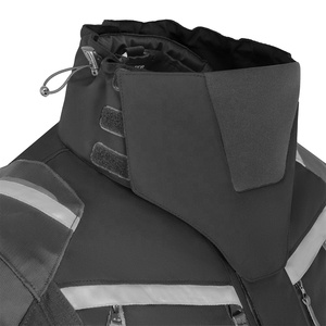 Veste de moto pour tourisme aventure, conçue pour les longues balades, avec poches de rangement, protection contre les intempéries et construction durable. - Product Image 2
