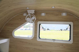 Mini caravane teardrop en aluminium léger avec châssis en acier, pour 2-3 personnes, avec tente latérale, en vente - Product Image 4