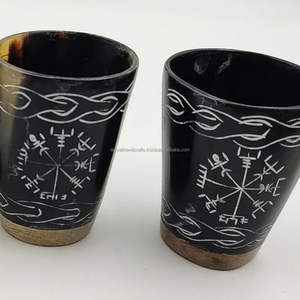 Verre de corne de boeuf gravé à la main personnalisé en noir naturel fini par Tayyab Handicraft - Product Image 5
