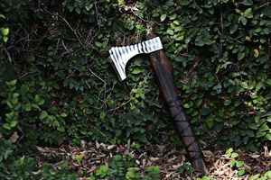 Tomahawk en acier à haute teneur en carbone fait à la main personnalisé manche de hache enveloppé de cuir en bois de frêne gaine en cuir fin ODM Viral DIY article tendance - Product Image 2