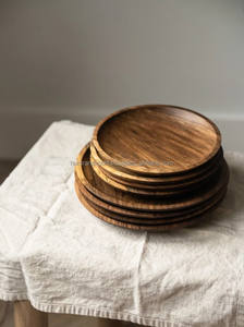 L'art de servir une assiette en bois avec une touche d'artisanat Plats avec une touche artistique - Product Image 4