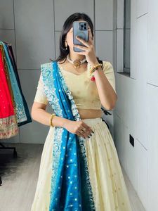 Traditional Indian Paithani Silk <b>Lehenga</b> Choli Set Blue Dupatta Cream <b>Skirt</b> Floor-Length Zari Work Wedding Wear Women's Regular - Product Image 4