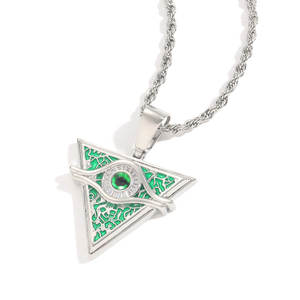 Colgante de Alta Demanda Chapado en Rodio con Circonita Cúbica Verde, Joyería Religiosa Unisex de Latón Ecológico, 47mm de Largo - Product Image 6