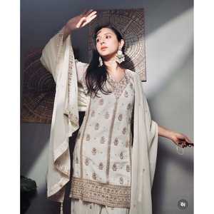 Conjunto de Top-Sarara y Dupatta Elegante para Mujer, Ideal para Fiestas - Product Image 4