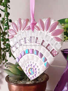 Décoration suspendue en mosaïque de verre Art Déco en forme de cœur TCE ETHEREAL BLUSH BLOSSOM - Product Image 3