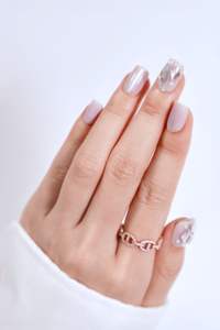 Uñas Postizas Personalizadas de ABS Morado al por Mayor, Diseño de Uñas Artificiales de Longitud Media, Forma de Almendra, Estampado Dorado, Fábrica OEM ODM - Product Image 3