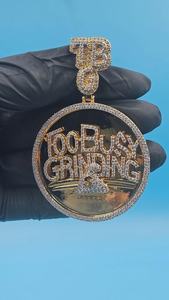 Colgante HipHop de Diamante Moissanite VVS, Plata 925, con Incrustaciones de Diamantes, Personalizado con Nombre o Inicial, Colgante Circular con Letra Inicial para Regalo - Product Image 1