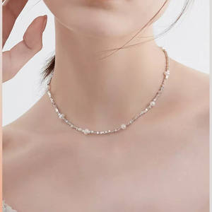 Collar de Gargantilla Fina de Alta Gama para Mujer, Lujo Ligero, Perla de Agua Dulce, Diseño de Nicho Famoso en Internet, Plata Desgastada - Product Image 1