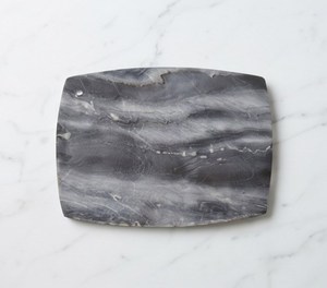 Planche à découper rectangulaire élégante en marbre gris, bloc de découpe à texture de pierre, surface de préparation pour la cuisine - Product Image 1