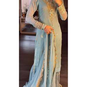 Ensemble haut-bas et dupatta brodés lourds de style indien et pakistanais - Product Image 4