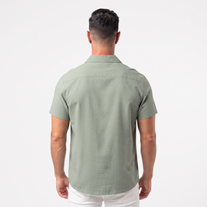 เสื้อเชิ้ตแขนสั้นผ้าฝ้าย 100% สไตล์ลำลอง ทรงหลวม คอปกพับได้ รับผลิตเสื้อผ้าแบรนด์ตามสั่ง ผู้ผลิตและผู้จัดจำหน่าย - Product Image 3