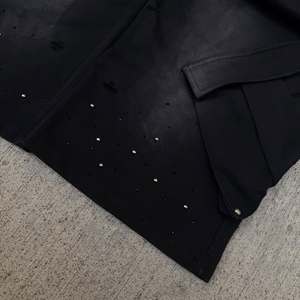 Pantalon cargo noir longueur genou, taille à cordon de serrage, plusieurs poches, coupe ample décontractée, couleur unie, style été - Product Image 4