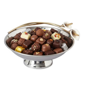 Elegante Plato Redondo de Chocolate Hecho a Mano con Decoración de Hojas de Oro para Postres en Ocasiones Especiales en Oferta - Product Image 4