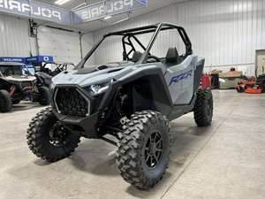 RZR Pro XP Sport i 4x4 EFI Sport UTV Side by Side 4 temps Véhicule tout-terrain EPS Robuste pour utilisation en ranch et en zone montagneuse - Product Image 4