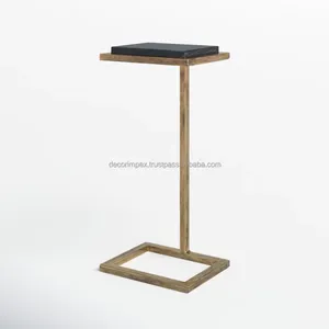 Table d'appoint en fonte d'aluminium haut de gamme avec dessus en marbre luxueux pour la décoration intérieure moderne et les paramètres intérieurs ou extérieurs polyvalents - Product Image 3