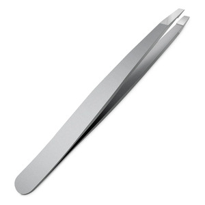 Pinzas para depilación de cejas de acero inoxidable, pinzas inclinadas hechas a mano para depilación facial y de cejas, mejor agarre. - Product Image 1